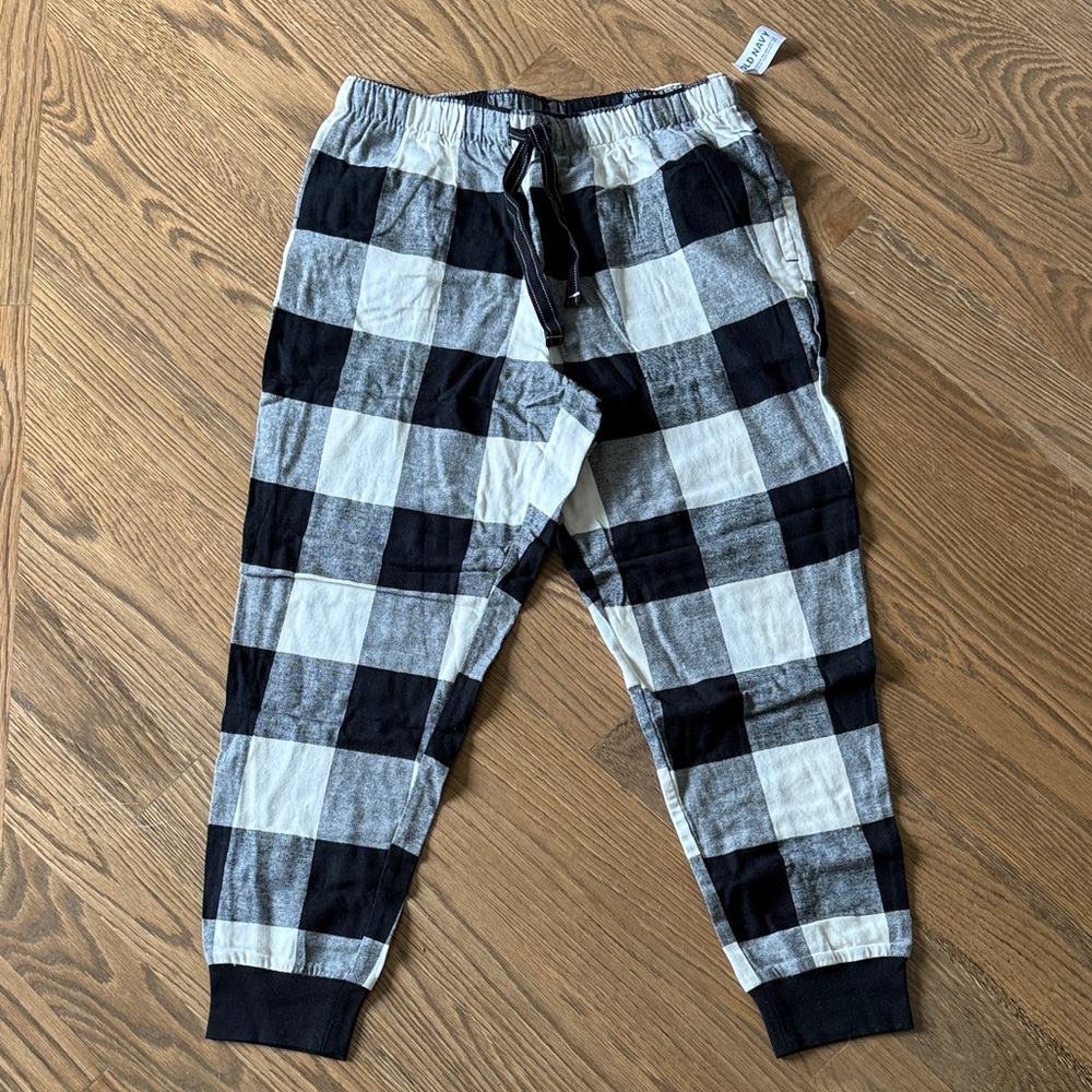NWT Old Navy Plaid Cuffed Pajamas Size M